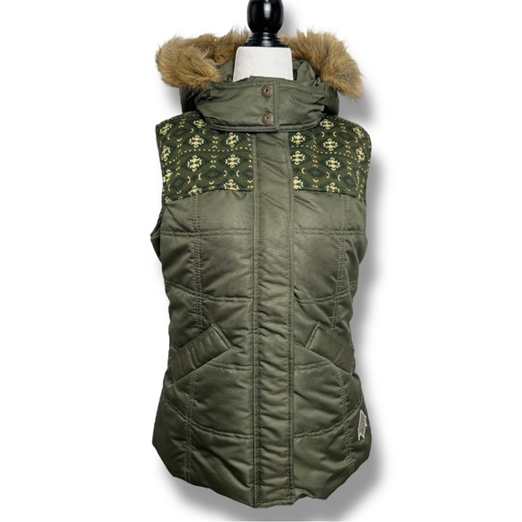 Beaver Canoe Olive Green Quilted Vest with Faux Fur Hood Fairisle Trim - Picture 1 of 16